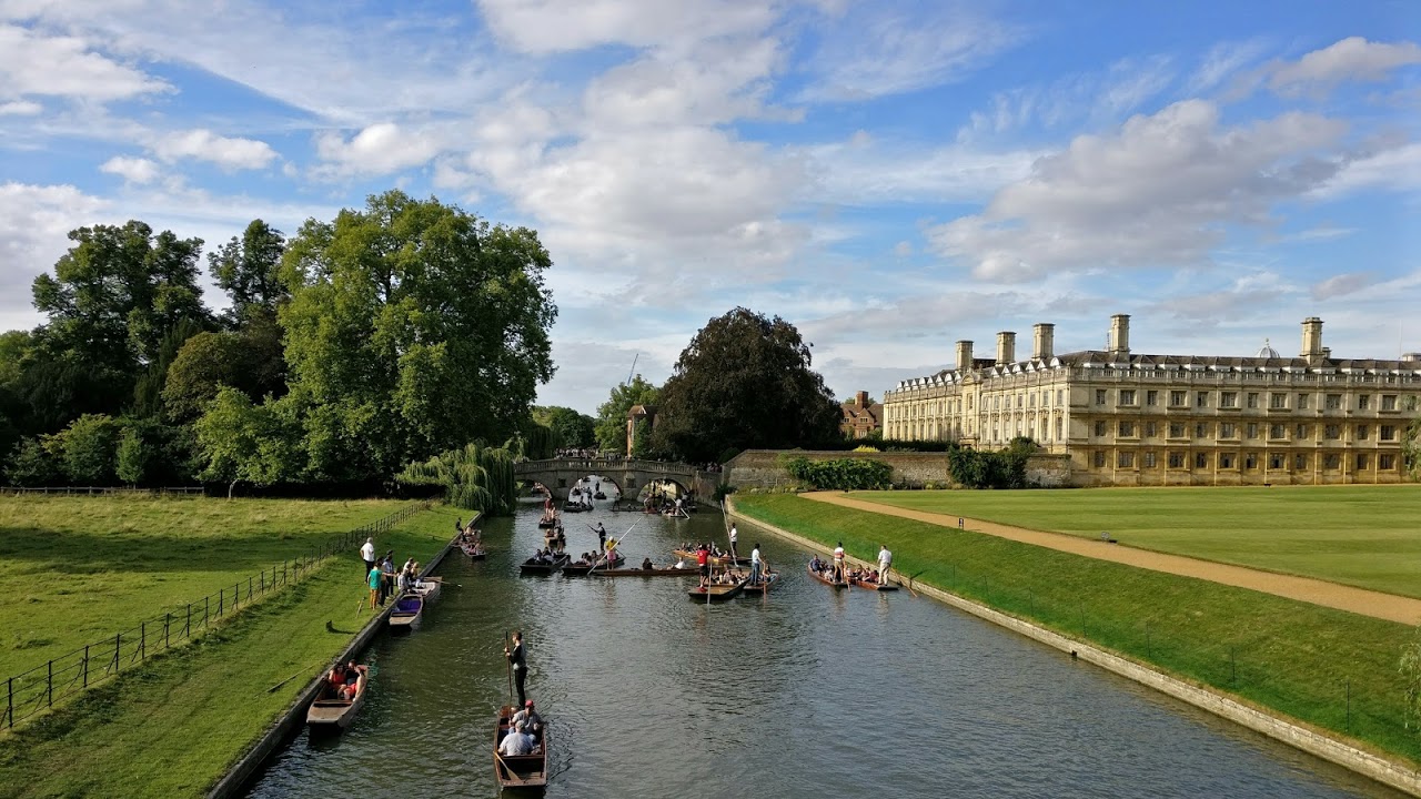 Image of Cambridge with river and punts.